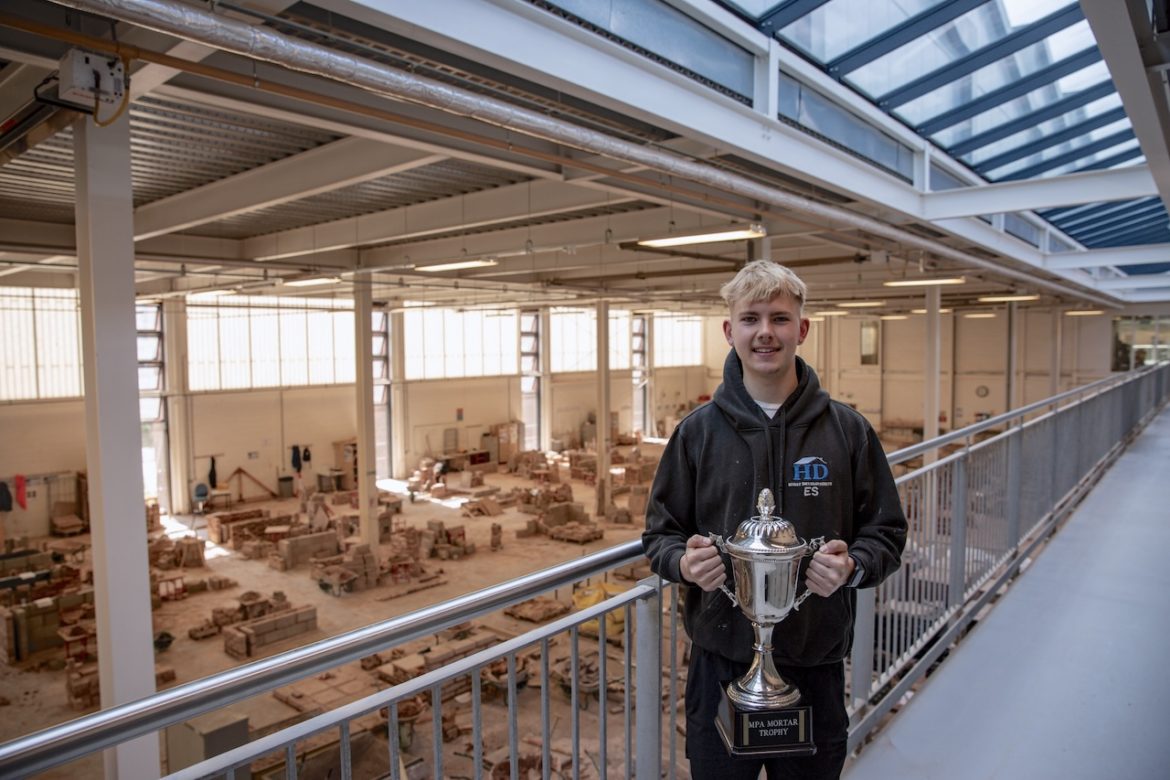 Leeds College of Building Apprentice Crowned National Senior Champion at Guild of Bricklayers Final
